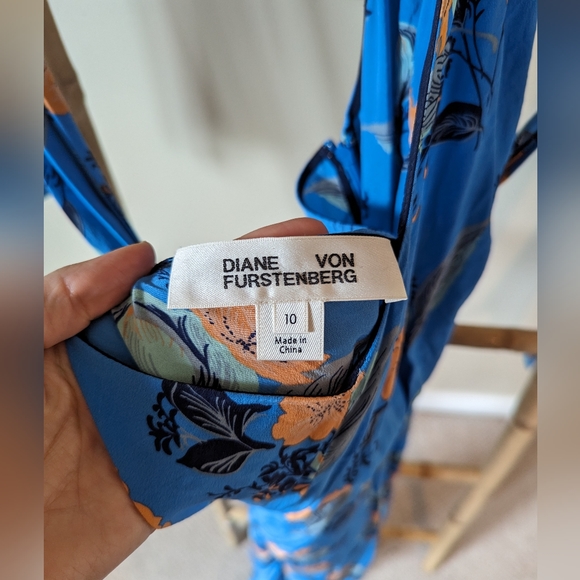 Vintage Diane Von Furstenberg 100% Silk Blue And Peach Jumpsuit Size 10 - Picture 2 of 5